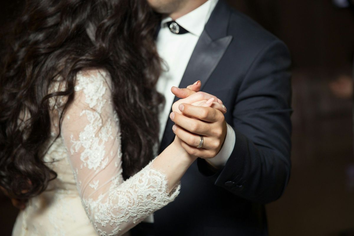 10 Fun Wedding Games That Everyone Will Love
