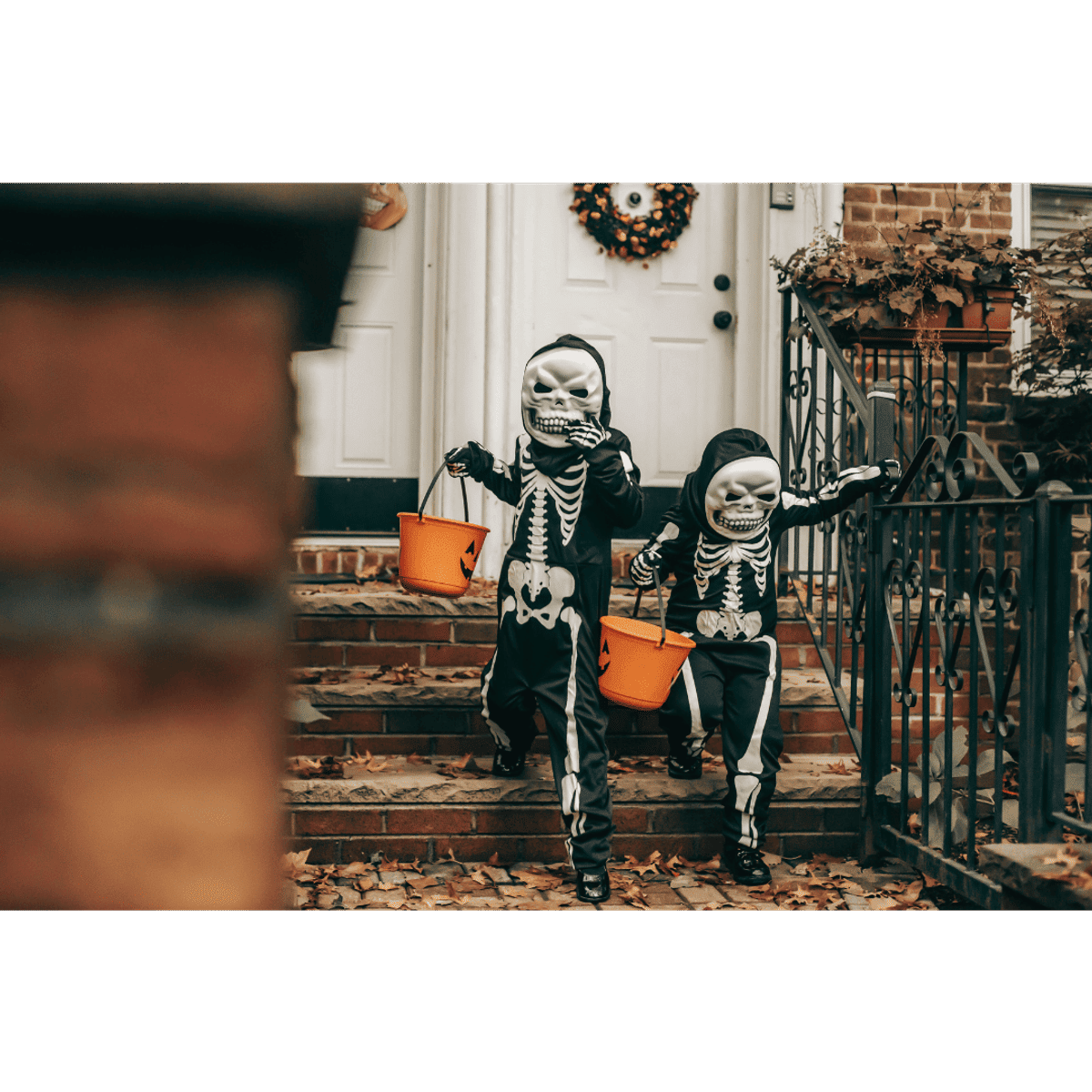 halloween-children-in-costumes