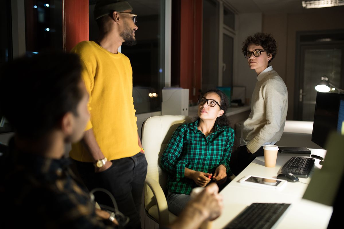 business-team-working-at-night-CRYJXGP.JPG business-team-working-at-night-CRYJXGP.JPG