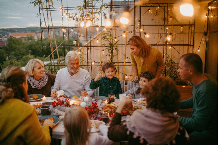 family at the thanksgiving table