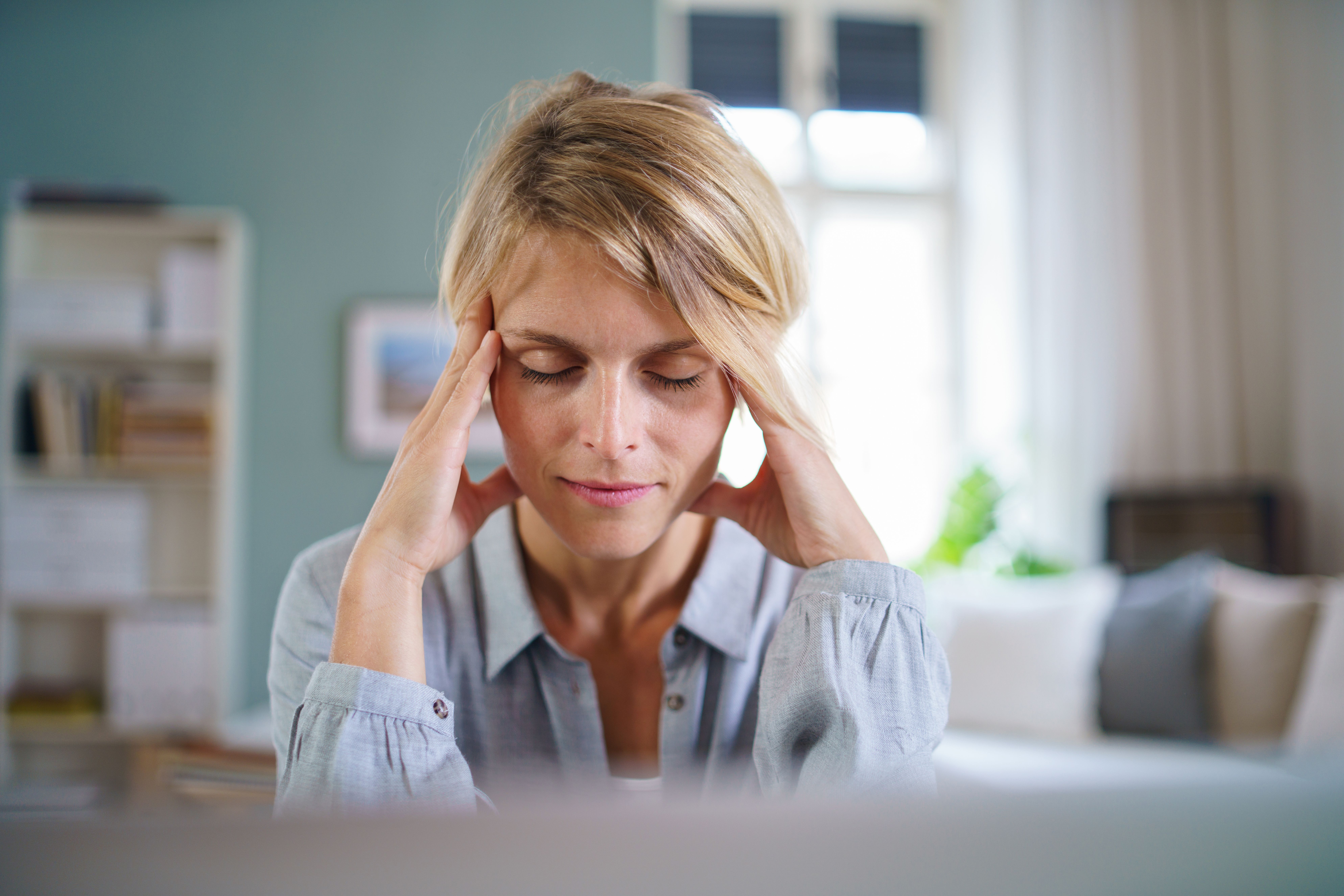 portrait-of-business-woman-meditating-indoors-in-o-D3PLQUV.jpg