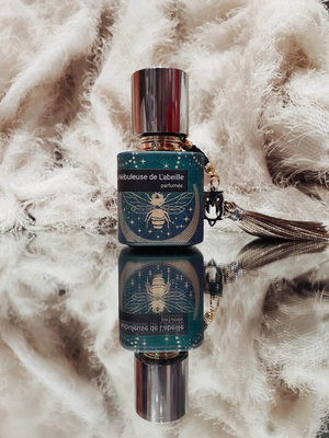 Nébuleuse de L'abeille by Chouette Vierge Parfumée perfume bottle