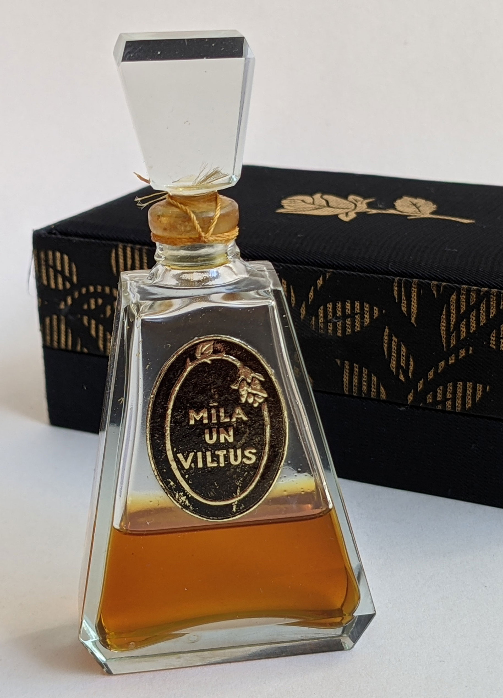 Picture of Mīla Un Viltus (Коварство И Любовь) fragrance