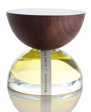 Monstera by Xinú perfume bottle