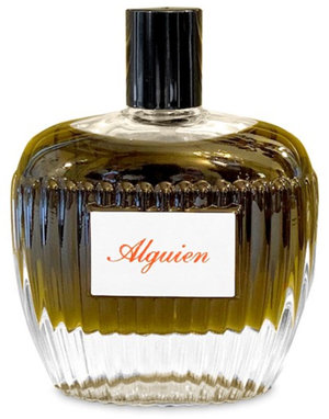 Eau de Parfum by Alguien perfume bottle