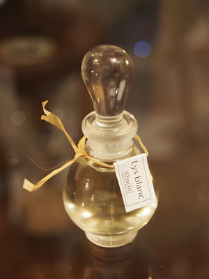 Lys Blanc by Sharini Parfums Naturels perfume bottle