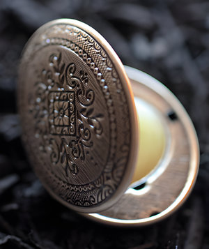 Figure 1: Noir by Roxana Illuminated Perfume perfume bottle